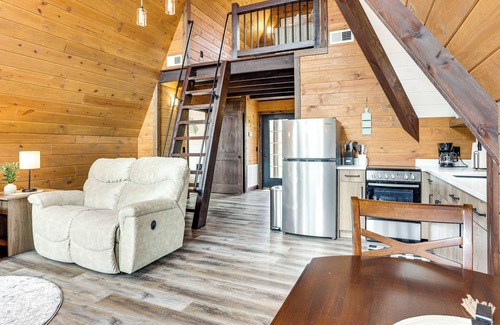Idlewild Cabina | Fire Pit, Grill & On-Site Pond: Kenton Cabin