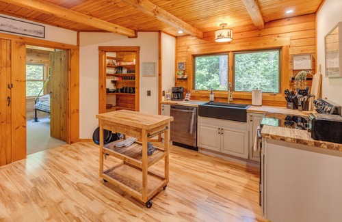 Thornton Cabina | Fire Pit + Gym + Arcade + Private Log Cabin + EV Charger