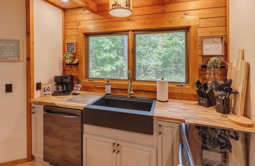 Thornton Cabina | Fire Pit + Gym + Arcade + Private Log Cabin + EV Charger