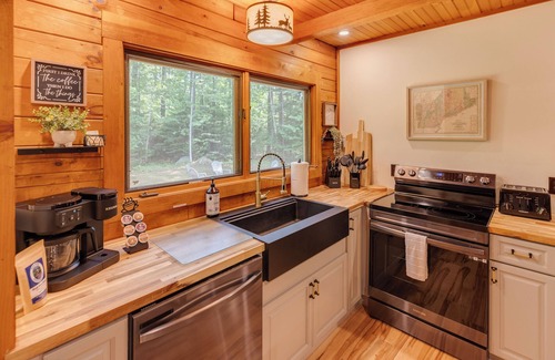 Thornton Cabina | Fire Pit + Gym + Arcade + Private Log Cabin + EV Charger
