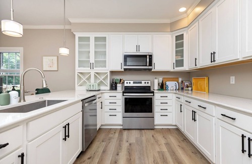Nellysford Casa | Fire Pit+Hot Tub+Game Room in spacious family-friendly house