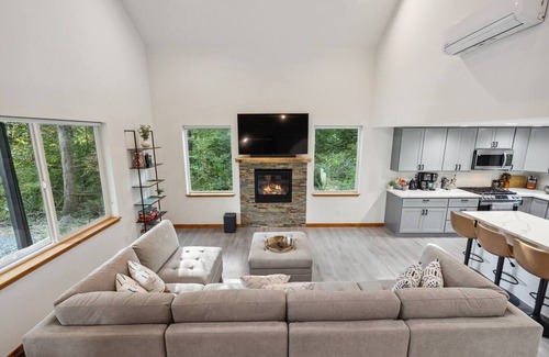 Ashford Cabina | Fire Pit Hot Tub King Bed Grill Yoga Rm