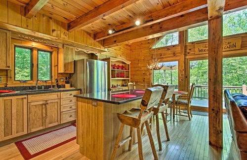 Long Pond Cabina | Fire Pit & Hot Tub: Poconos Family Cabin!