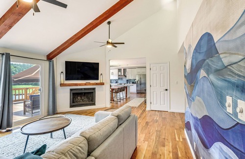 Lake Oconee Casa | Fire Pit & Kayaks: Lake Oconee Waterfront Escape!