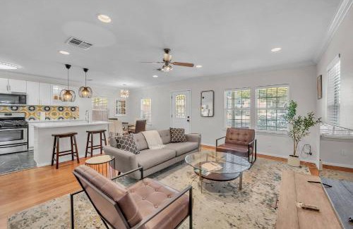 Galindo Casa | Fire Pit, Lounge & Fenced incline bed SoCo Spot