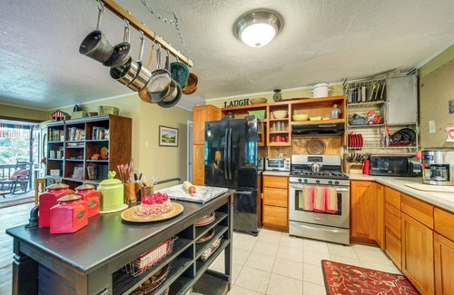 Sylva Casa | Fire Pit & Mtn Views: North Carolina Abode!
