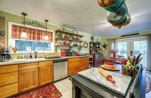 Sylva Casa | Fire Pit & Mtn Views: North Carolina Abode!