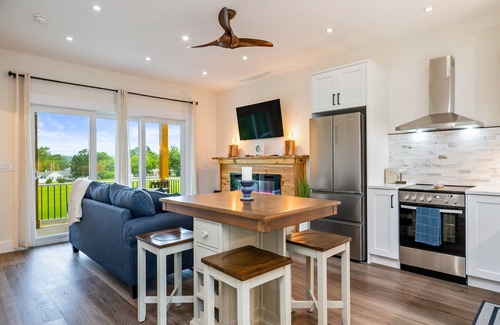 Canandaigua Casa | Fire Pit | New Build | Near Wineries | Sleeps 4