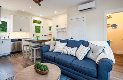 Canandaigua Casa | Fire Pit | New Build | Near Wineries | Sleeps 4