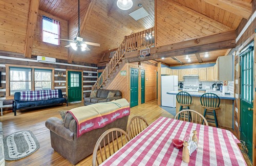 Sylva Cabina | Fire Pit & Porch: Rustic Retreat in North Carolina