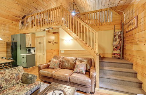 Oceana County Cabina | Warm & Woodsy Rothbury Escape w/ Loft & Porch