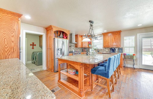 Denison Casa | Fire Pit + Sauna: Spacious Lake Texoma Retreat!