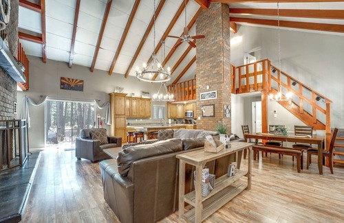 Heber Cabina | Fire Pit & Grill: Spacious 'Forest Lakes Chalet'