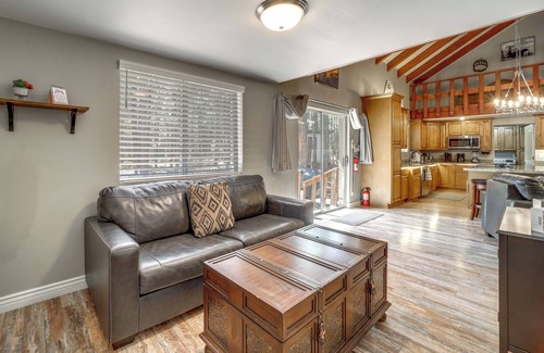Heber Cabina | Fire Pit & Grill: Spacious 'Forest Lakes Chalet'
