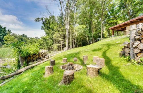 Vandercook Lake Casa | Fire Pits and Grill Lakefront Jackson Home
