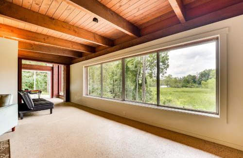 Vandercook Lake Casa | Fire Pits and Grill Lakefront Jackson Home