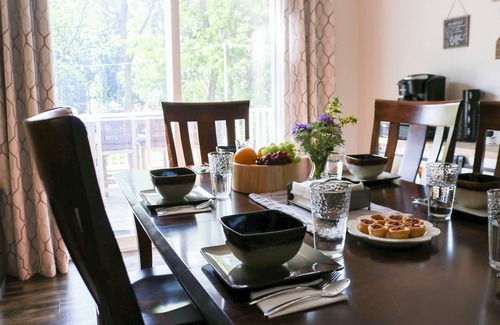 Town of Jerusalem Cabaña | Fire Table, Lg Backyard & Deck, 3BDR Cottage, Penn Yan