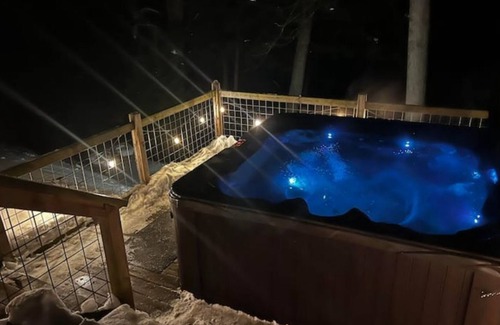New Richmond Cabina | Fire & Water | Rejuvenating Stay on the Riverbend