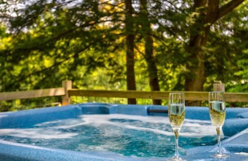 New Richmond Cabina | Fire & Water | Rejuvenating Stay on the Riverbend