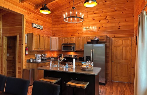 Primrose Cabina | Firefly 3BR/3BA cabin with amazing views!