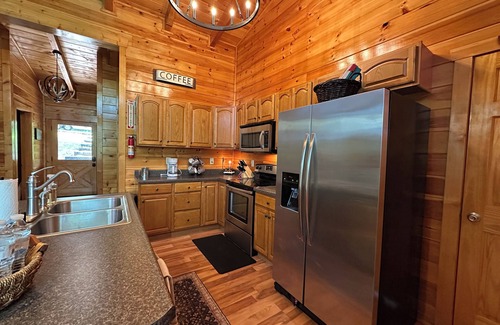 Primrose Cabina | Firefly 3BR/3BA cabin with amazing views!