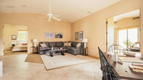 Desert Club Estates Casa | Firefly by AvantStay Spacious Backyard w Pool Hot Tub