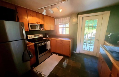 Hendersonville Cabina | Firefly Cabin-1930's Retreat: Bikes, BBQ, walk dtn
