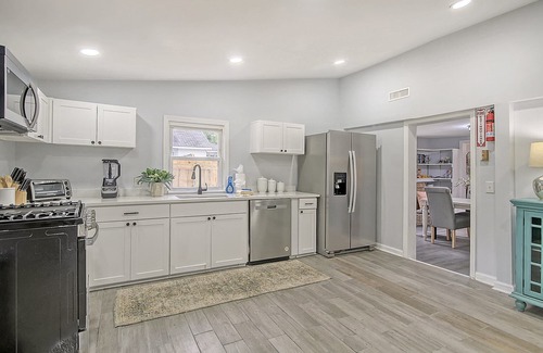 North Charleston Cabaña | Firefly Cottage in Park Circle now Available! Great backyard close to everything