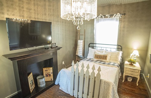 Brenham Otro | Firefly Farms - Farmhouse