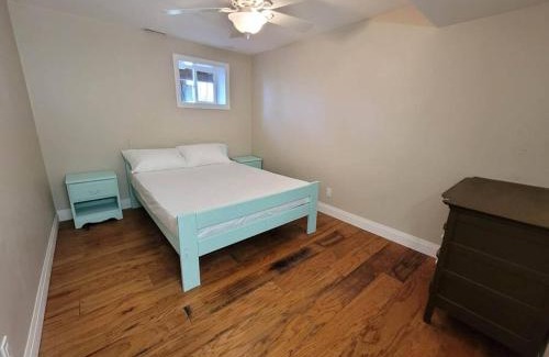 McKellar Casa | Firefly Hut - Cheerful 6-bedroom cottage with serene beauty