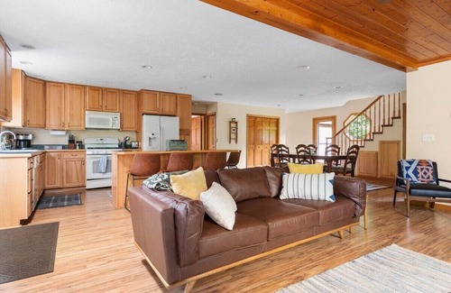 Mayfield Casa | Firefly Lodge on the Boardman River!