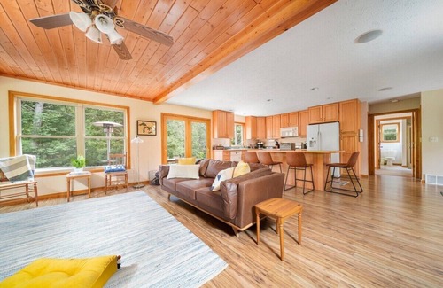 Mayfield Casa | Firefly Lodge on the Boardman River!