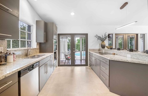Palmetto Bay Villa | FirePit / Beach / Basketball / LuxuryVilla
