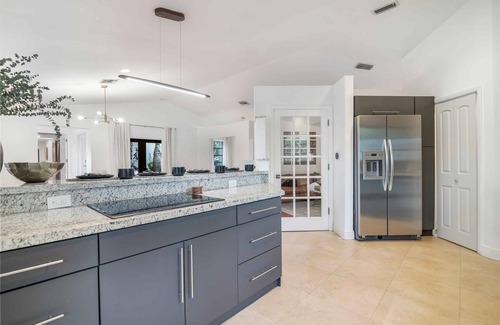 Palmetto Bay Villa | FirePit / Beach / Basketball / LuxuryVilla