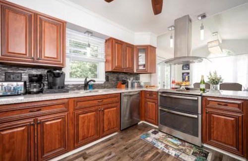 Kernersville Casa | Firepit Games Grill Hot Tub Arcade & King Bed