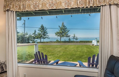 Sequim Casa | Fireplace Room - Water view, Jetted tub, King, Kitchen