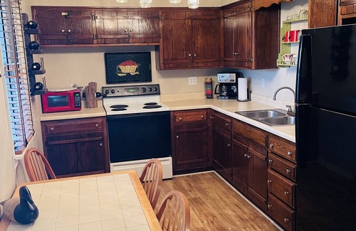 Deepwater Casa | Cabin on Truman Lake. Fishing, hunting, or boating. Bring the family and enjoy!