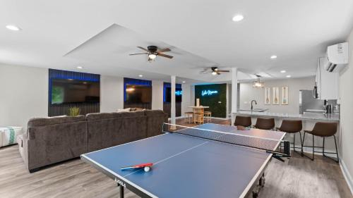 Mooresville Casa | Fireside Fun by AvantStay Sleeps 18 Waterfront Pool