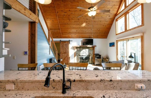 Old Fort Casa | Fireside Retreat - Hot Tub, WiFi