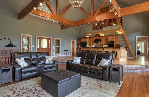 Big Canoe Casa | Fireside Sips, Soothing Hot Tub Soaks, Hiking Trails, Lakeside Dining & Scenic Golf - Field of Stars