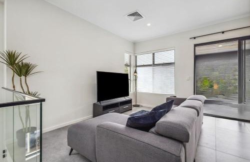 Maylands Casa | First-Class Townhouse w free parking and Wi-Fi