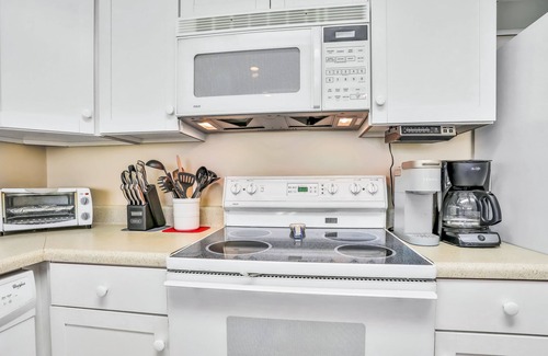 Ocean View Halifax Estates Condominio | First Floor Condo with Shared Pool, High-Speed WiFi, Central AC, and Ocean Views