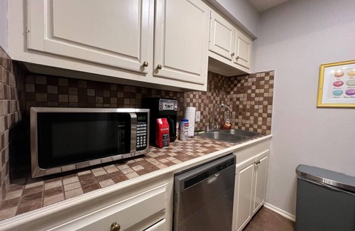 Mid City South Apartamento | First floor 1-bedroom Apt with off-street parking