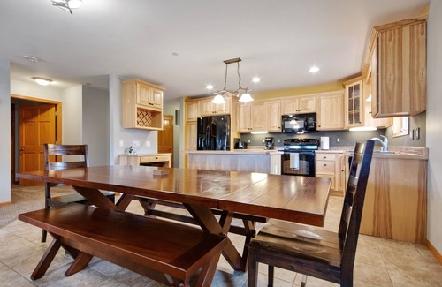 Arkdale Condominio | First Floor 3 BR Condo, Northern Bay Golf Course by RedAwning