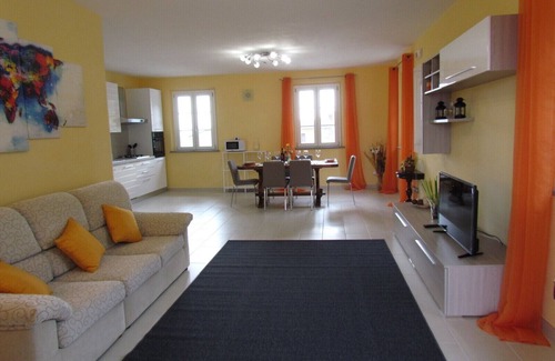 Castelvecchio Apartamento | Primer piso apto con terraza, jardín y piscina en el campo de Lucca