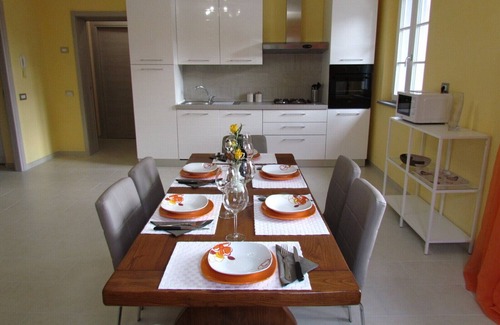Castelvecchio Apartamento | Primer piso apto con terraza, jardín y piscina en el campo de Lucca