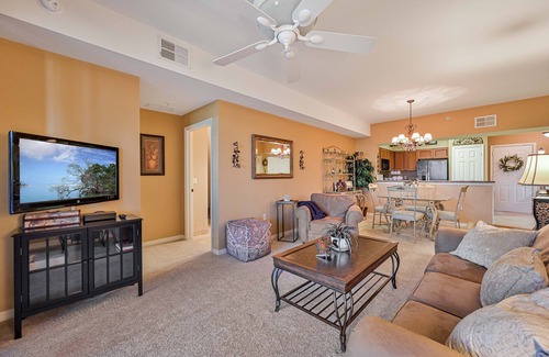 Estero Condominio | First floor Condo - Lake Views - Garage - Beautiful Villagio Community!