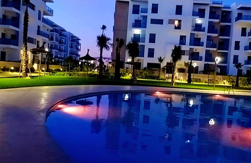 Martil Apartamento | First floor swimming pool 5 min walk to beach all amenities on site