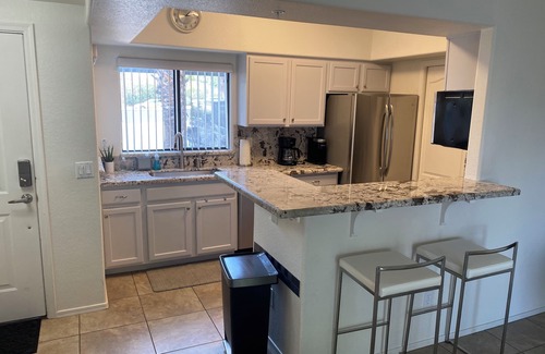 Fountain Hills Condominio | Walkup en el primer piso con excelentes vistas a la montaña