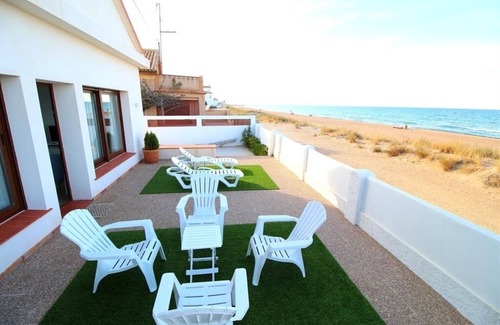 Molinell Villa | VILLA EN PRIMERA LÍNEA DE PLAYA CON VISTAS AL MAR. WIFI.